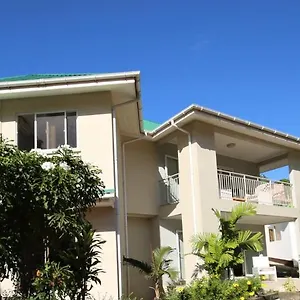 Riverside - Beau Vallon Апартаменты